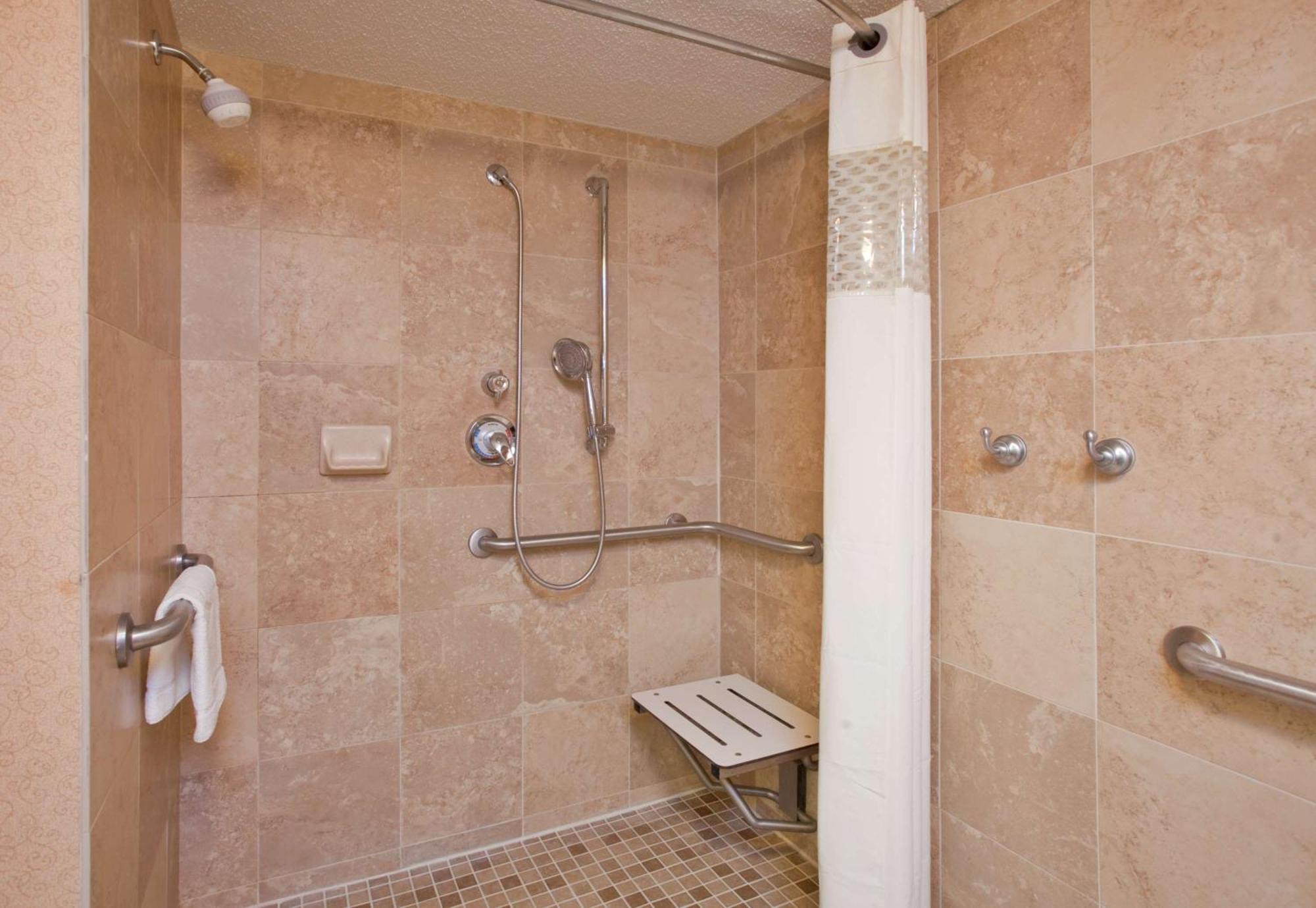 Hampton Inn Pittsburgh/Airport Moon Township Bagian luar foto