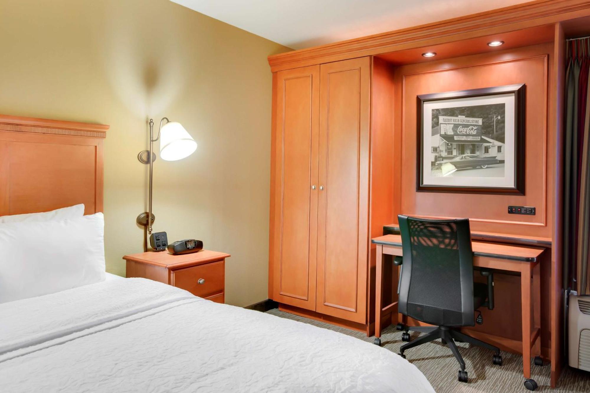 Hampton Inn Pittsburgh/Airport Moon Township Bagian luar foto