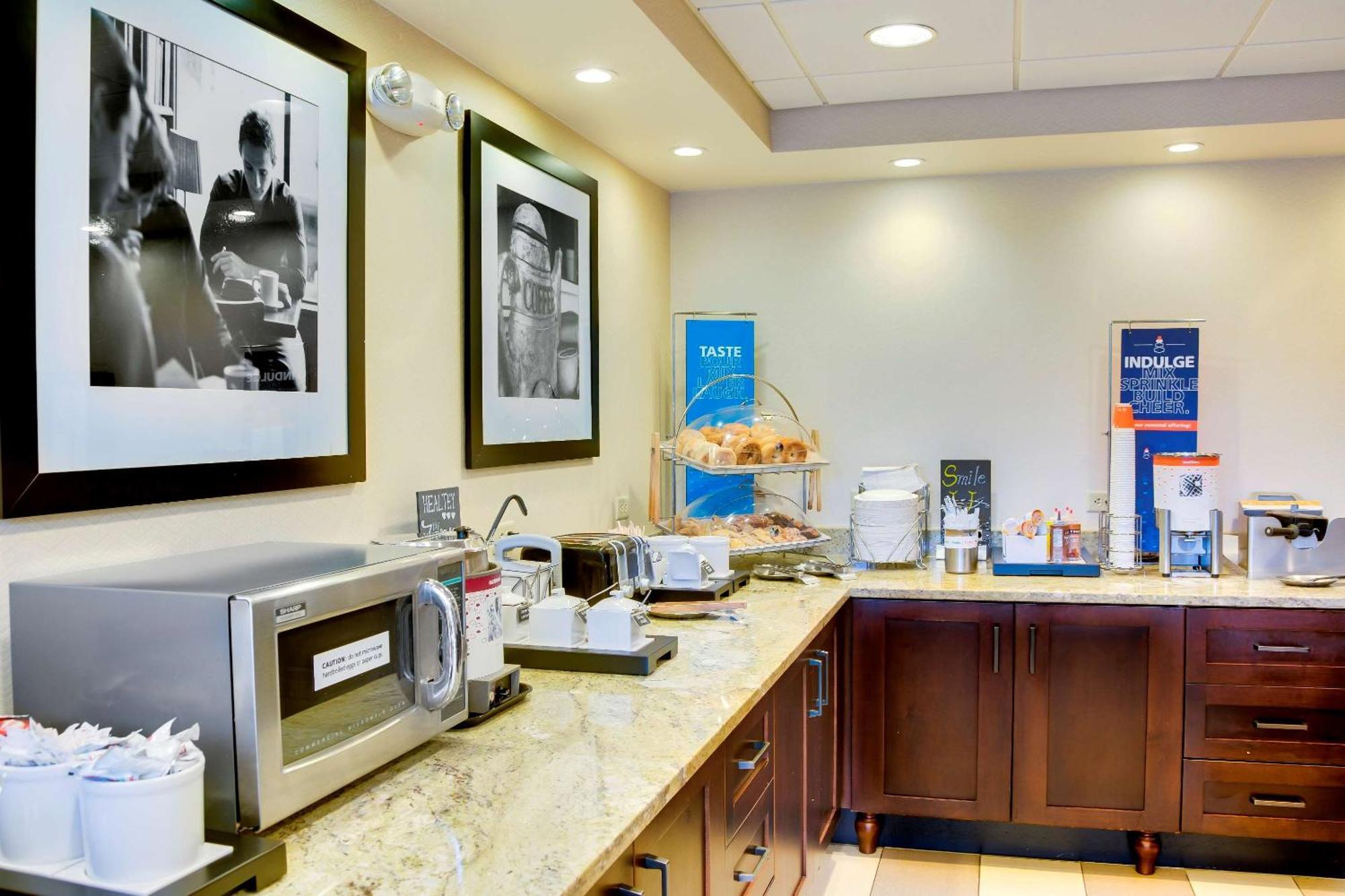 Hampton Inn Pittsburgh/Airport Moon Township Bagian luar foto