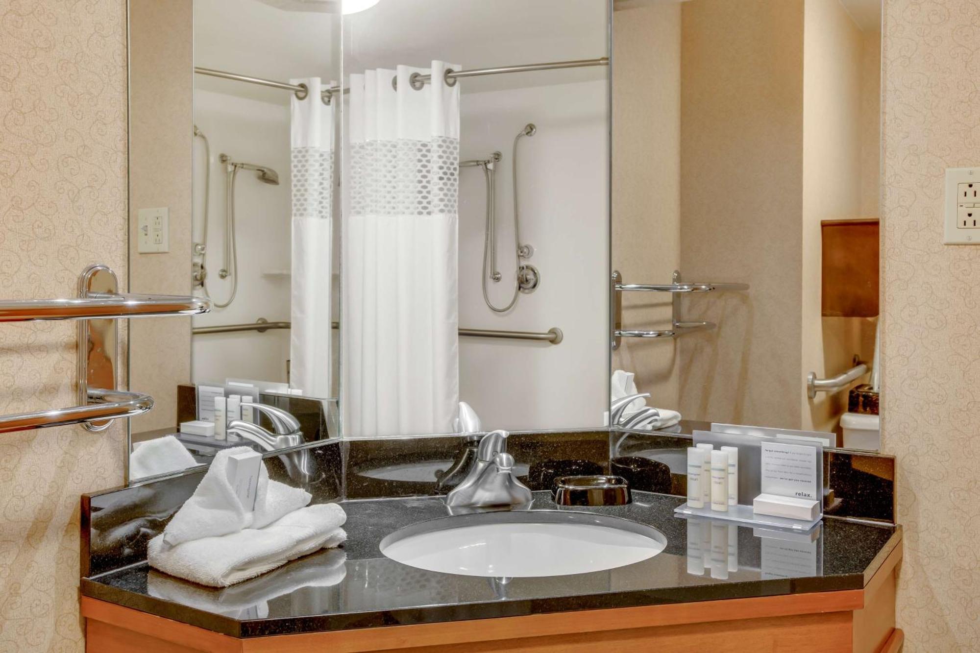 Hampton Inn Pittsburgh/Airport Moon Township Bagian luar foto