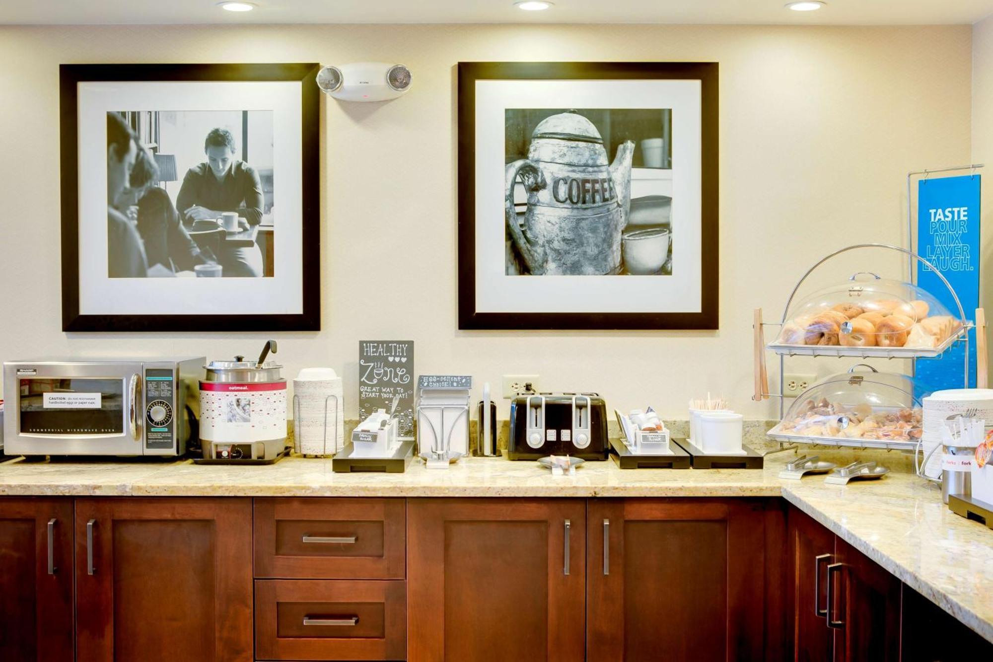 Hampton Inn Pittsburgh/Airport Moon Township Bagian luar foto