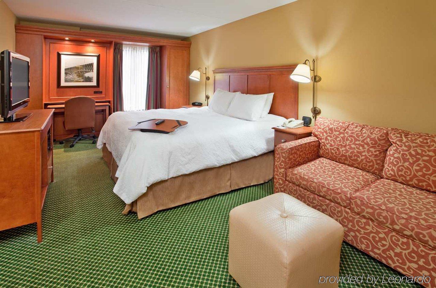Hampton Inn Pittsburgh/Airport Moon Township Bagian luar foto