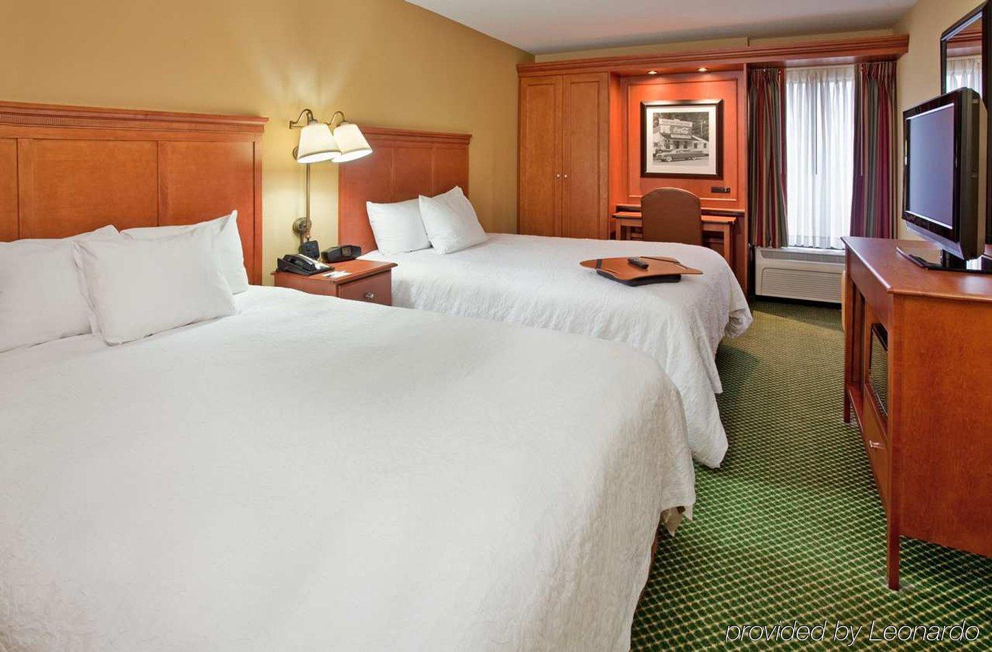 Hampton Inn Pittsburgh/Airport Moon Township Bagian luar foto